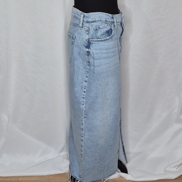 Silver Jeans Front Slit Denim Skirt - Size 28 / 6 - Picture 6 of 16